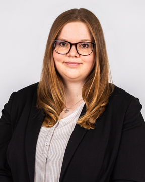 Schwarz Lisa_Portrait-Website Petra Mayr - Steuerfachangestellte